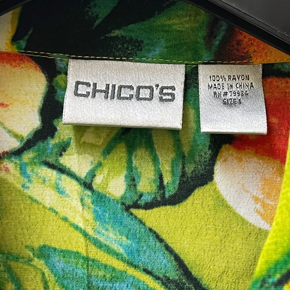 Vintage Chico's Women's Size 1 (M) Tropical Print 100%‎ Rayon Roll-Tab Shirt - Picture 2 of 11